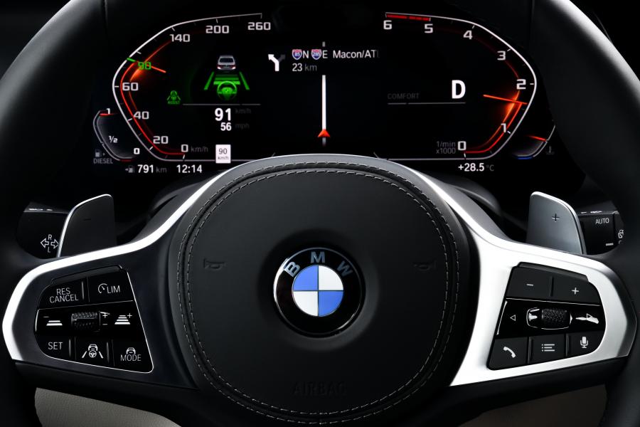 Панель приборов BMW X5 xDrive30d (G05) 2018 года  (WW) (фото 100 из 146)